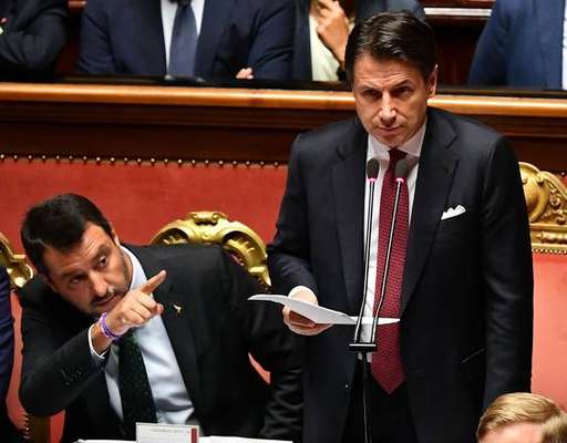 Em meio a crise política,premier da Itália renuncia