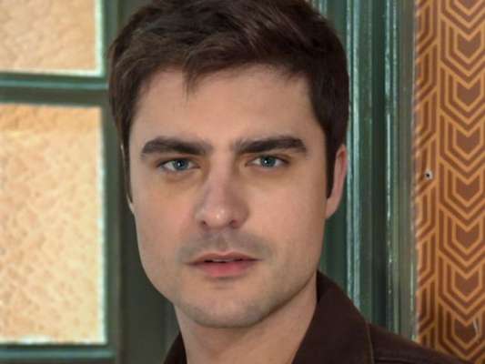 Nos próximos capítulos da novela 'A Dona do Pedaço', Leandro (Guilherme Leicam) se declara a Agno (Malvino Salvador) e promete se vingar de Fabiana (Nathalia Dill) para defender o empresário: 'Vai se arrepender!'