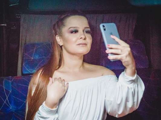 Maiara arrisca coreografia famosa de Beyoncé em bastidor de show