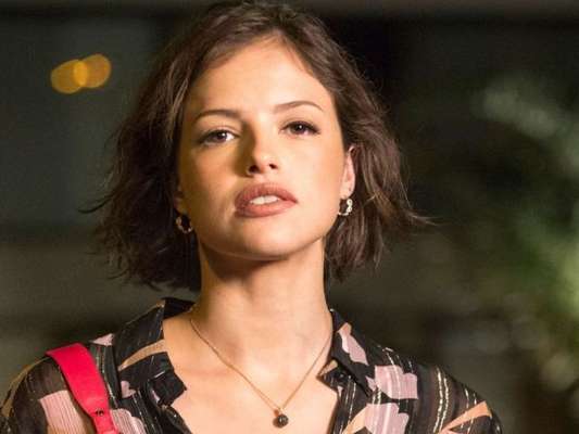 Nos próximos capítulos da novela 'A Dona do Pedaço', Josiane (Agatha Moreira) vai ficar na miséria após levar golpe da mãe, Maria da Paz (Juliana Paes)