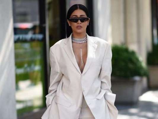 Simaria usou um look all white e oversized para participar da Semana de Moda de Nova York, nos Estados Unidos