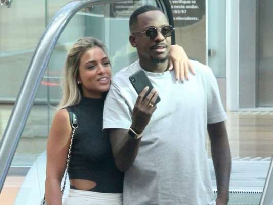 Mumuzinho e Thainá Fernandes curtem lua de mel após casamento de luxo