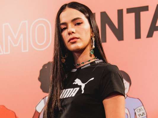 Bruna Marquezine combina look sporty e mix de acessórios em evento Puma