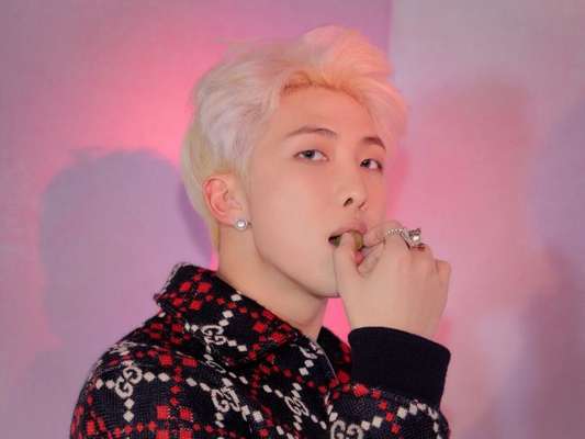 Faça este teste sobre o Kim Namjoon, líder do BTS, e descubra se você sabe tudo sobre ele