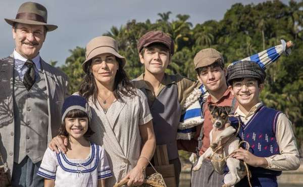 'Éramos Seis': Globo faz remake da novela de 1994 - 'Éramos Seis' substituirá 'Órfãos da Terra' como a nova novela das 6 da Globo em 30 de setembro de 2019. A emissora já divulgou imagens e um teaser da trama, além do nome de diversos artistas que estarão no elenco. Confira a seguir os atores que fazem parte do elenco do remake de 'Éramos Seis' e seus respectivos personagens na novela.