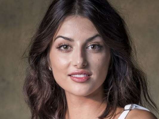 Nova cena de beijo de Valéria (Bia Arantes) e Camila (Anaju Dorigon) na novela 'Órfãos da Terra' foi escrita pelas autoras, Duca Rachid e Thelma Guedes