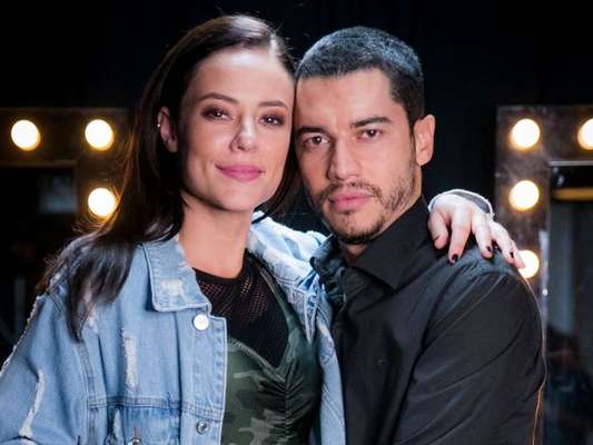 Camilo (Lee Taylor) mantém Vivi (Paolla Oliveira) em cárcere na novela 'A Dona do Pedaço'
