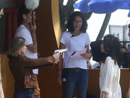 Gravação de 'Órfãos da Terra' tem Dalila armada e embate com Laila. Veja foto feitas nesta terça-feira, dia 17 de novembro de 2019