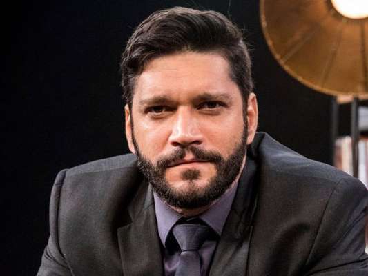 Diogo (Armando Babaioff) causa acidente e acaba matando Eric (Jonas Bloch) na novela 'Bom Sucesso'