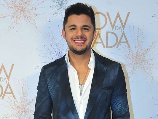 Irmã de Cristiano Araújo revelou fotos do sertanejo com a namorada no Instagram