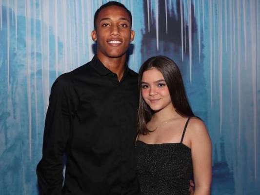 É namoro? Mel Maia e jogador do Fluminense usam aliança de compromisso em festa nesta sexta-feira, dia 21 de setembro de 2019