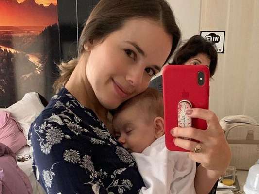 Thaeme Mariôto ensinou aos seus seguidores uma técnica que usou para a filha, Liz, dormir