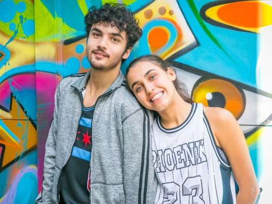 Eugênia (Helena Fernandes) descobre que Gabriela (Giovanna Coimbra) é filha de Paloma (Grazi Massafera) e expulsa a jovem de sua casa na novela 'Bom Sucesso'
