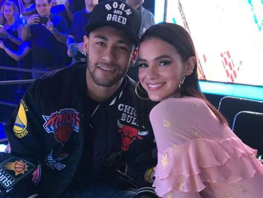Bruna Marquezine citou o ex-namorado Neymar em uma brincadeira e agitou a web