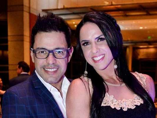 Zezé Di Camargo comemorou aniversário de 39 anos da noiva, Graciele Lacerda, em chalé
