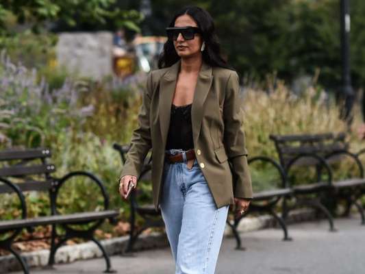 Tá na moda! Calça jeans grandpa conquista fashionistas e é tendência no street style