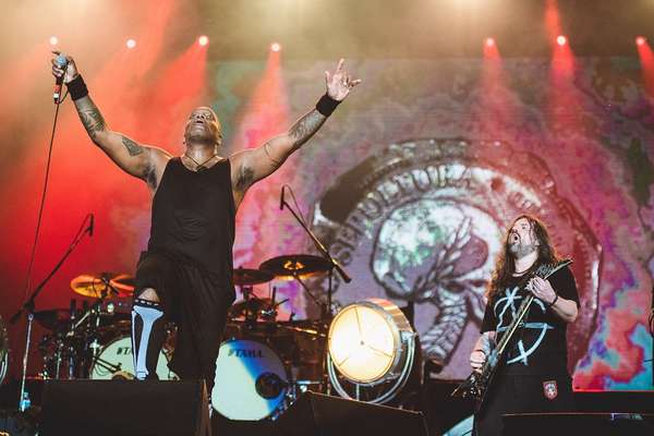 Sepultura se apresentou no Palco Mundo, no fim da tarde desta sexta-feira (4)