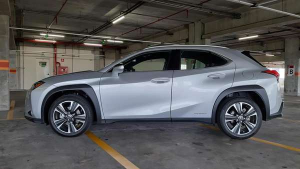 Lexus UX Luxury 250h.