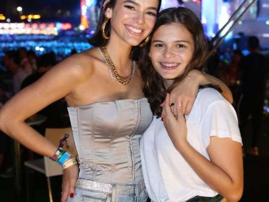 Bruna Marquezine levou a irmã, Luana Marquezine, para curtir o Rock in Rio