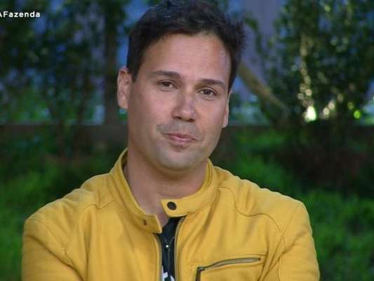 'A Fazenda': na Roça, Viny critica voto de Hariany. 'Receber esses votos de gente que só fala bem de você no dia a dia, você fica sem chão', reclamou o humorista