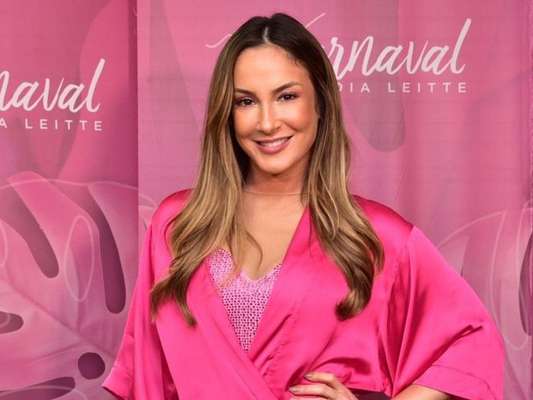 Claudia Leitte mostra filha mamando enquanto tira leite em vídeo nesta terça-feira, dia 08 de outubro de 2019