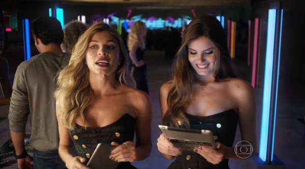 Sintonia com o público - Grazi fez o papel da modelo mais velha da agência, que esnobava e invejava a novata Angel (Camila Queiroz); ao longo da trama, fez com que o público trocasse o sentimento de raiva e desprezo à sua personagem pelo de pena