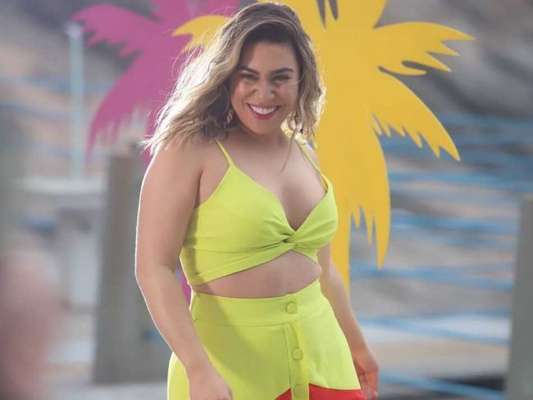 Naiara Azevedo é acusada de plágio de música 'Manda Áudio'