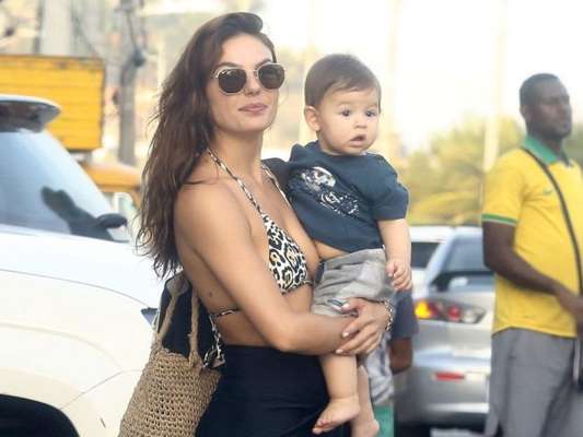 Isis Valverde postou uma foto sua quanto bebê e chamou a atenção por sua semelhança com o filho, Rael