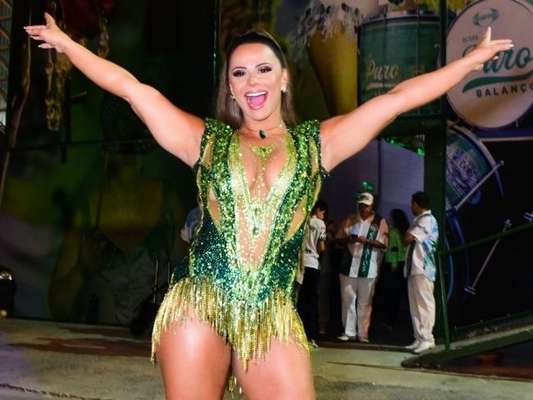 Viviane Araujo prestigiou o aniversário de 24 anos da escola de samba Mancha Verde neste sábado, 19 de outubro de 2019