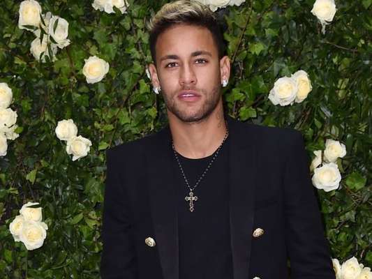 Corpo de modelo, apontada como nova amada de Neymar, é elogiado em foto na praia neste domingo, dia 20 de outubro de 2019