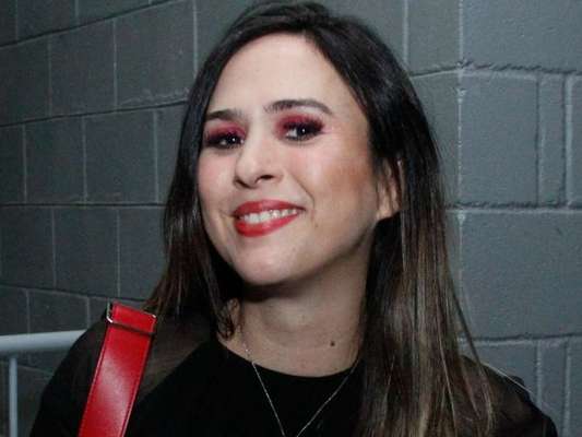 Tatá Werneck se irritou com um seguidor de seu Twitter que a criticou por reclamar das dores pós-parto