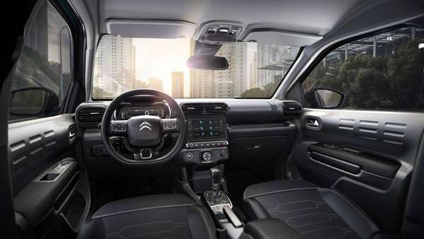 O interior com grande visibilidade é característica da Citroën.