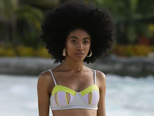 Biquíni do verão 2020: neon, tie-dye, poá, animal print e mais tendências para os looks da moda praia em 15 fotos!