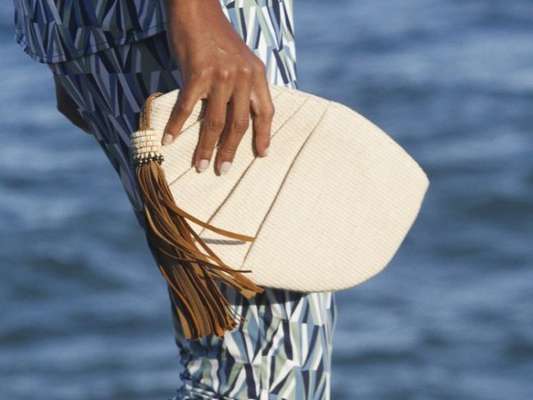 Bolsa de praia: 3 modelos do acessório queridinho da moda para curtir o verão!