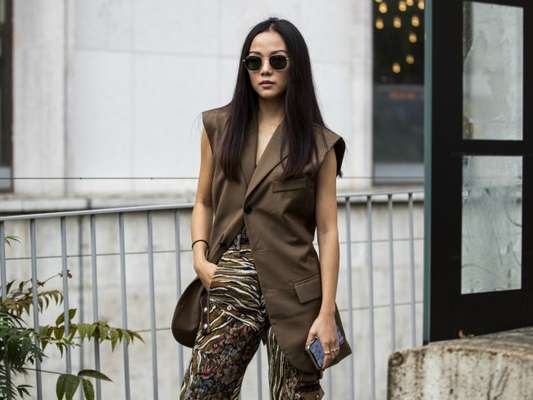 Tendência de moda: colete jeans e em alfaitaria aparecem nos looks das fashionistas. Inspire-se!