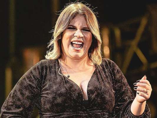 Grávida, Marília Mendonça vê que sapato de grife não cabe e tem reação divertida em vídeo nesta terça-feira, dia 05 de novembro de 2019