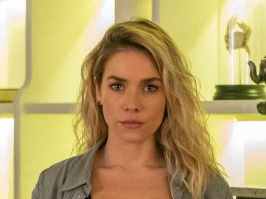 Nos próximos capítulos da novela 'A Dona do Pedaço', advogado de Josiane (Agatha Moreira) ataca Yolanda (Monique Alfradique) durante o julgamento da filha de Maria da Paz (Juliana Paes)