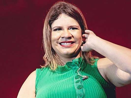 Marília Mendonça parabenizou a mãe do namorado, Murilo Huff, na web nesta quarta-feira, 6 de novembro de 2019