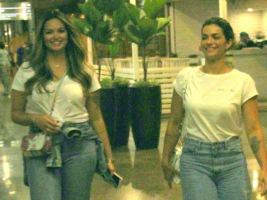 Kelly Key e filha, Suzanna Freitas, usam looks idênticos em shopping durante passeio nesta quarta-feira, dia 06 de novembro de 2019