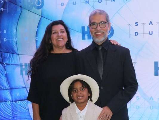 Filho de Regina Casé mostrou estilo na pré-estreia da série 'Santos Dumont', dirigida por seu pai, Estevão Ciavatta, no Cine Roxy, em Copacabana, Zona Sul do Rio de Janeiro, nesta quarta-feira, 6 de novembro de 2019