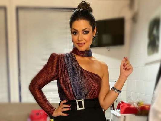 Barriga definida de Thais Fersoza chamou atenção em vídeo nesta quinta-feira, 6 de novembro de 2019