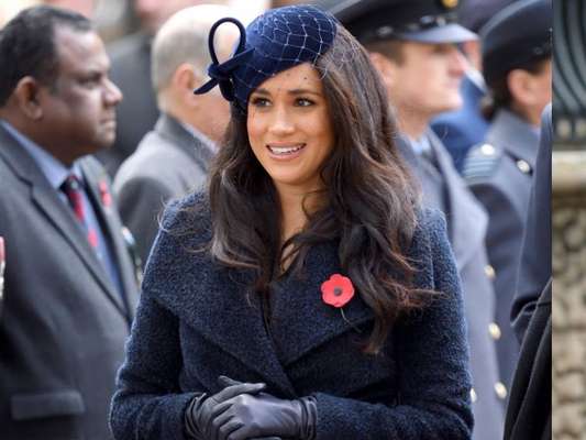 Duquesas vestem azul! Meghan e Kate usam a mesma cor em eventos diferentes nesta quinta-feira, dia 07 de novembro de 2019