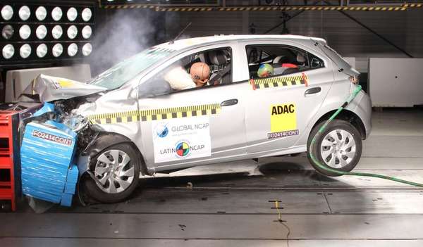 Teste do Onix em 2017: nota zero do Latin NCAP.