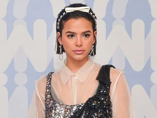 Bruna Marquezine explica ausência das redes sociais e TV: 'Estudando e gravando'