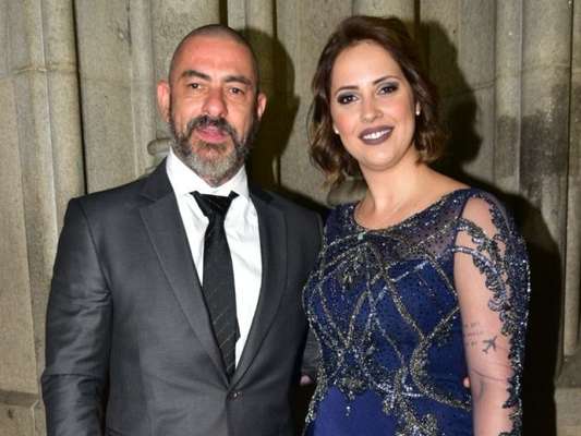 Henrique Fogaça revelou que reatou o seu casamento com Carine Ludvic