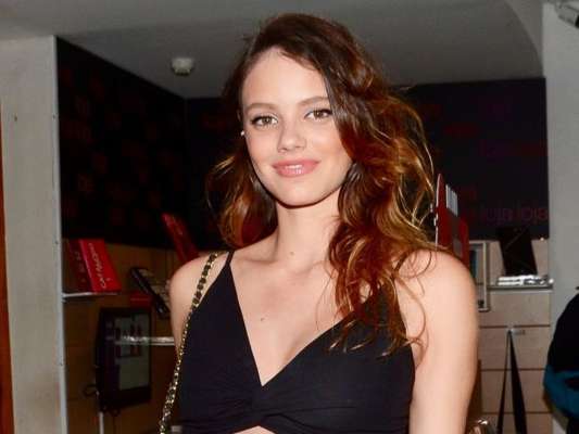 Grávida, Laura Neiva não vai incluir carne em cardápio da filha, Maria, como contou no Instagram Stories nesta sexta-feira, dia 08 de novembro de 2019