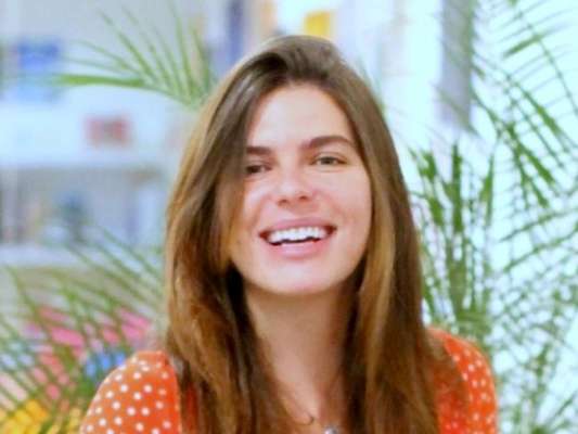 Mariana Goldfarb compartilhou foto de topless, mas não deixou claro que era uma imagem sua: 'Faço do meu corpo casa para as borboletas'