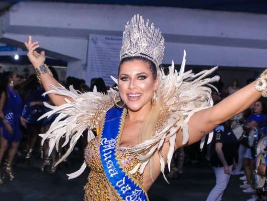 Carnaval 2020: Ana Paula Minerato apostou em decote e look com pedraria para ser coroada nova musa de bateria da Acadêmicos do Tatuapé neste sábado, 9 de novembro de 2019