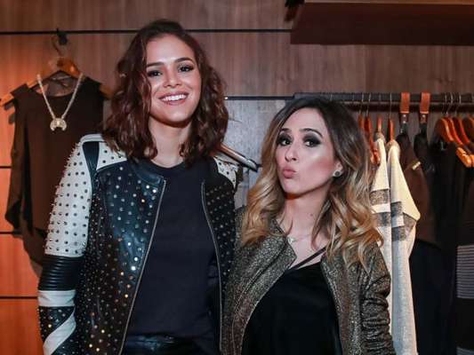 Filha de Tatá Werneck usa presente dado por Bruna Marquezine em foto postada pela atriz nesta segunda-feira, dia 11 de novembro de 2019