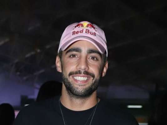 Pedro Scooby sofre grave acidente em Portugal durante campeonato de surfe nesta terça-feira, dia 12 de novembro de 2019